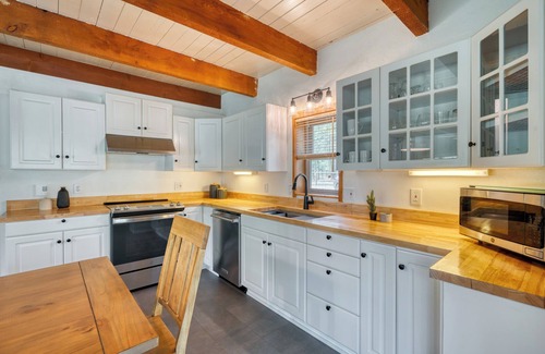 Sisters Cabina | Juniper and Pine - A Dog-Friendly Cabin w/ Fenced Yard in Sisters, OR