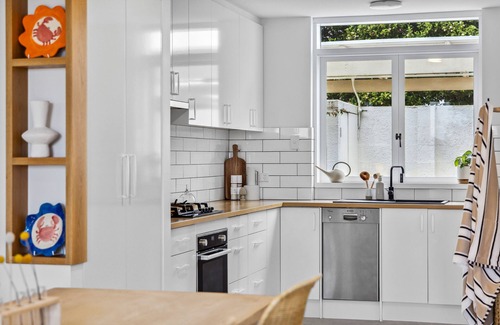 Semaphore Park Casa | Juniper Beachfront Townhouse Semaphore Park