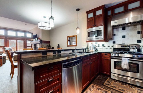 Mammoth Lakes Cabina | Juniper Crest 6 3 Bedroom Townhouse by RedAwning
