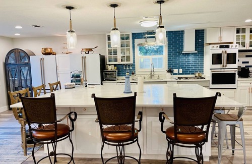 Wright Casa | "Juniper Junction" - Covered Pool / Entertainer’s Dream / 10 Minutes from Beach