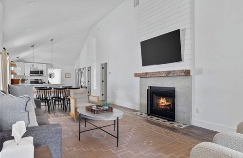 Union Pier Casa | Juniper Presents: A Classy Cottage w/ Hot Tub, Deck, Fire Pit, near Beach