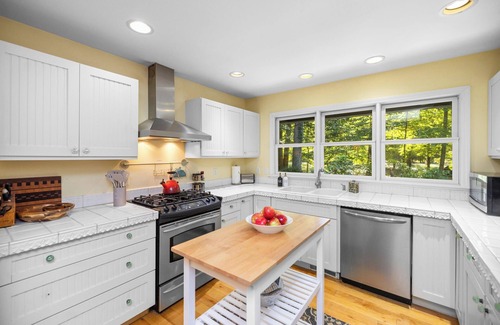 Three Oaks Casa | Juniper Presents: Blue Beech Cottage w/ Hot Tub, Swim Spa, Firepit on 1.25 Acres