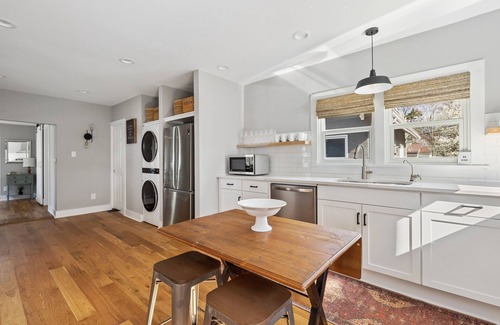 Three Oaks Casa | Juniper Presents: Elegant & Cozy Guesthouse w/ Hot Tub + Firepit, Walk to Town