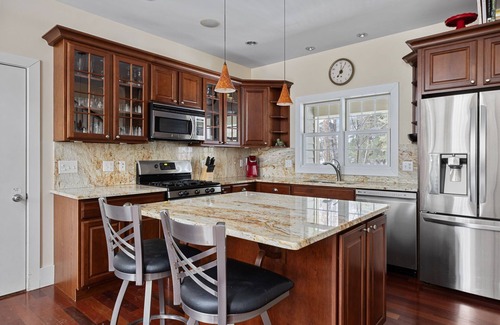 Shorewood-Tower Hills-Harbert Casa | Juniper Presents: Harbor Ctry-Gorgeous Cape Cod Home-1.7 wooded acres w/ hot tub