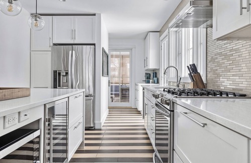 Lakeside Casa | Juniper Presents: Luxury Retreat w/ Pool, Sauna + Hot Tub Near Beach