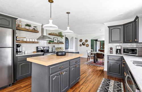 Douglas Casa | Juniper Presents: Posh Retreat Home-Great Views, Yard, Hot Tub, Firepit