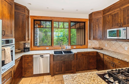 Somers Casa | Juniper Presents: Stunning 4-BR Lakeview Home on Craggy Cliff