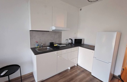 Kecskemet Apartamento | Juniper Studio cerca de supermercados