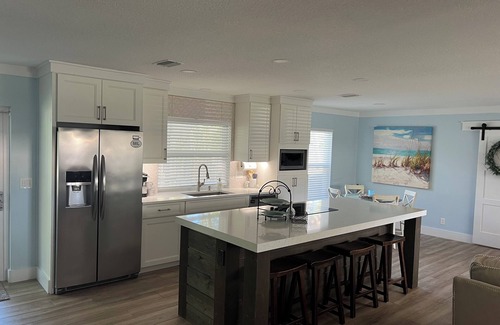 Jupiter Casa | Jupiter Beach Plum Cottage - Spacious sleeps 6 +Cool spa pool Hot Tub
