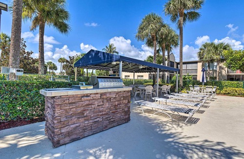 Sea Palms Apartamento | Jupiter Condo w/ Pool Access, Walk to Beach!
