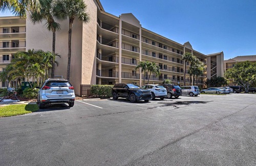 Sea Palms Apartamento | Jupiter Condo w/ Pool Access, Walk to Beach!