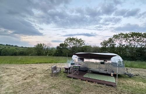 Honiton Otro | Jurassic Airstreams at Hartridge Springs Glamping