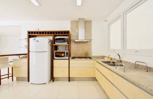 Jurere Internacional Casa | Jurerê Internacional - Mansion 200m from the beach.