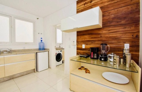 Jurere Internacional Casa | Jurerê Internacional - Mansion 200m from the beach.