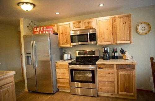 Coeur d'Alene Cabina | ¡A solo 2 millas de la ciudad! Especial de primavera limitada! Tan bajo como $ 999 / Wk, y $ 650/3 días sta