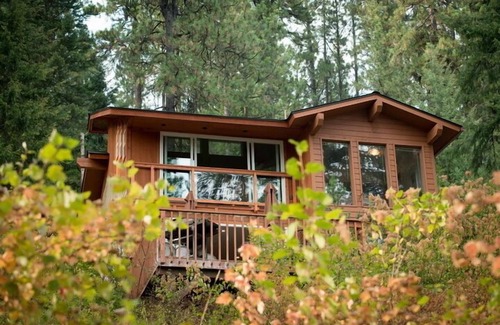 Coeur d'Alene Cabina | ¡A solo 2 millas de la ciudad! Especial de primavera limitada! Tan bajo como $ 999 / Wk, y $ 650/3 días sta