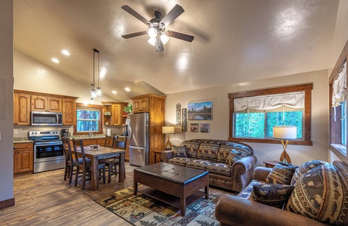 West Yellowstone Cabina | Just 5 blocks from Yellowstone, this 2 bedroom cabin has A/C!