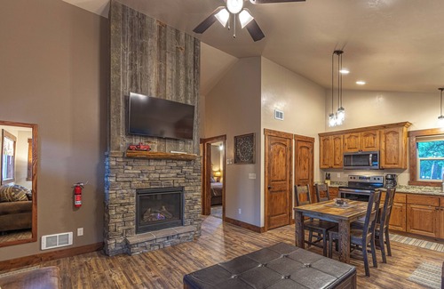 West Yellowstone Cabina | Just 5 blocks from Yellowstone, this 2 bedroom cabin has A/C!