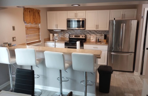 Northwest Condominio | Just a 15-min drive from VA Beach Oceanfront and 20 min from Sentera Hospital.