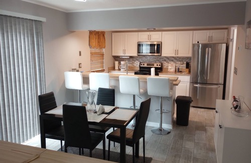 Northwest Condominio | Just a 15-min drive from VA Beach Oceanfront and 20 min from Sentera Hospital.