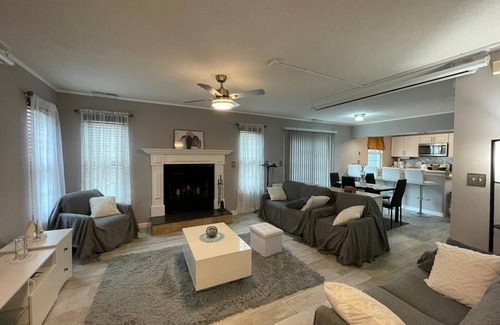 Northwest Condominio | Just a 15-min drive from VA Beach Oceanfront and 20 min from Sentera Hospital.