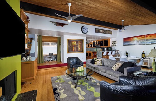 Solana Beach Condominio | Just a few steps to stairs to ocean! Gated. The Sanctuary at South Sierra