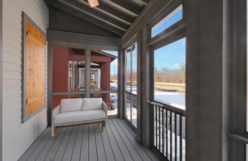 Ottawa Casa | Just a Little Longer