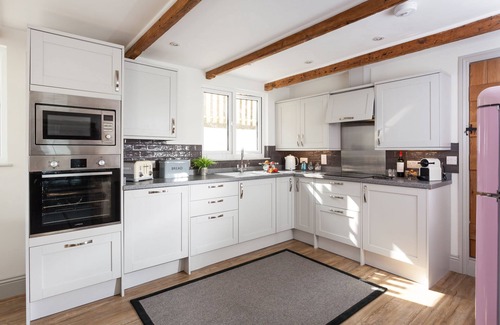 Coverack Apartamento | Just a stone's throw away from the water's edge, thatched Trevarrow Cottage is the ideal place to un