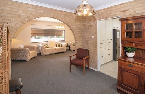 Abbey Casa | Just Beachy- Large yard, BBQ, WIFI
