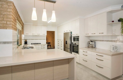 Abbey Casa | Just Beachy- Large yard, BBQ, WIFI