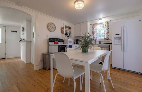 Cody Casa | Just blocks from downtown! Cozy 2-bed, 1-bath home - sleeps 4.