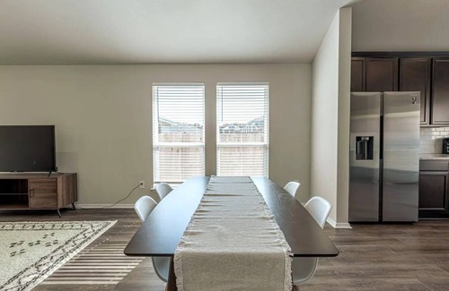 Travis County Casa | Just Built! Cozy & Sunny 3-Bedroom in South Austin