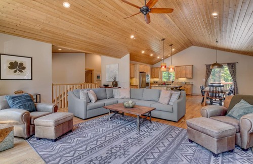 Tahoe Pines Casa | Just Grand: 5 HAB / 4 BA n / a en Homewood, para 10 personas