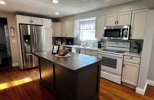 Day Heights Casa | Just like home w Pool & Pool table