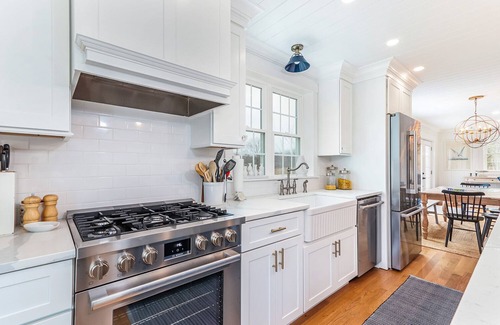 Sandwich Casa | JUST LISTED GREAT RATES BUILT IN 2022 STUNNING 3BD AC DOWNTOWN SANDWICH WALK TO BEACH BOOK NOW!