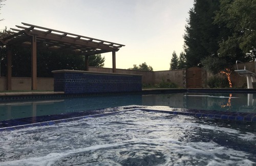 Scenic Brush Creek Casa | Corto viaje en coche a Kenwood Sonoma Healdsburg
