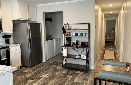 Edgemont Casa | Just minutes from Hill Creek Park and marina with room for your boat.