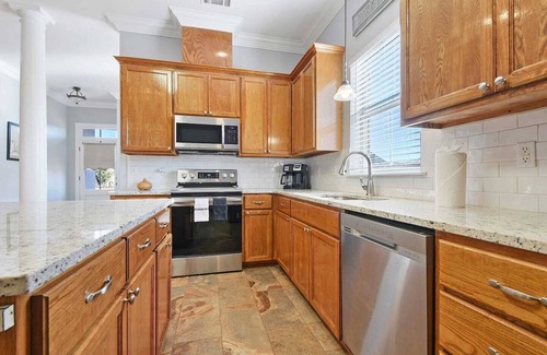 Sunshine Casa | Just minutes from LSU, SU & Downtown Baton Rouge!