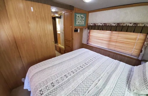 Las Cruces Casa | Just off 70, secluded, major week/month discounts.