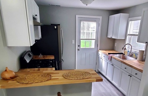Solon Mills Cabaña | Just Off The Lake Comfy Cottage