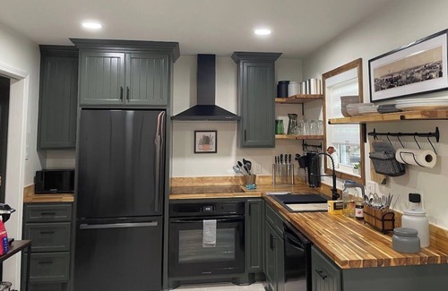 North Little Rock Casa | Just remodeled! 3-BR MCM Home on a Lakewood Lake -30 Day Min-close to everything