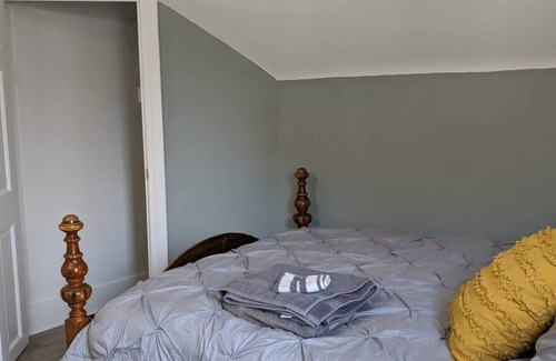 Rock Island Apartamento | Just Remodeled 1BR Apt In Town Close to Everything