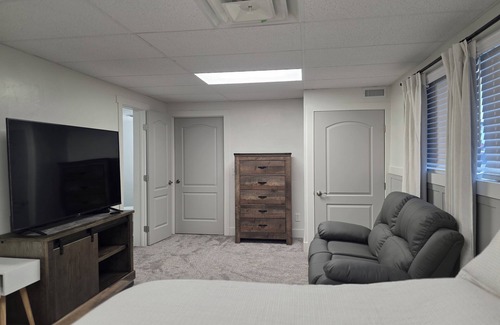 Roosevelt Casa | Just remodeled- Basement Apartment