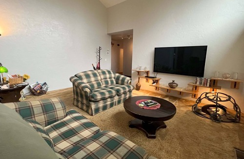 Eugene Casa | Just shy of 9 acres of nature located only a couple minutes from the city.