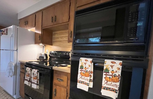 Eugene Casa | Just shy of 9 acres of nature located only a couple minutes from the city.