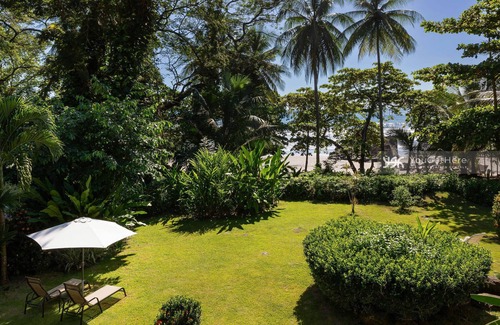 Dominical Casa | Villa Central a pasos de la playa, la selva y el océano