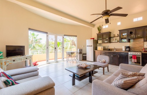 Cerritos Condominio | Pasos a la playa de Cerritos; ¡Vistas panorámicas desde su balcón privado en la azotea!