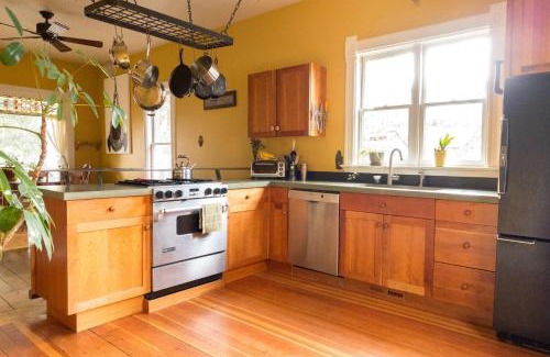 Bozeman Casa | Just Two Blocks From Downtown Bozeman, The Dahlia House Is A Tucked Away Retreat