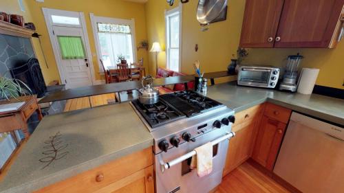 Bozeman Casa | Just Two Blocks From Downtown Bozeman, The Dahlia House Is A Tucked Away Retreat
