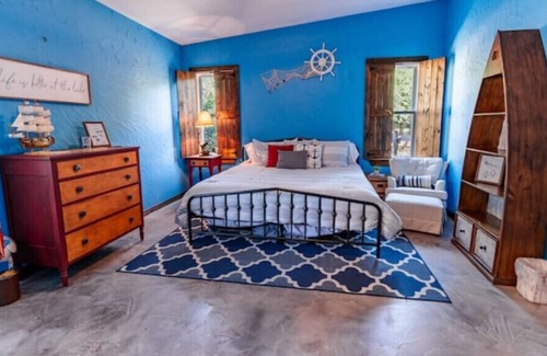 Granbury Cabina | Just Updated! Large Cabin on 4 Acres Near Granbury